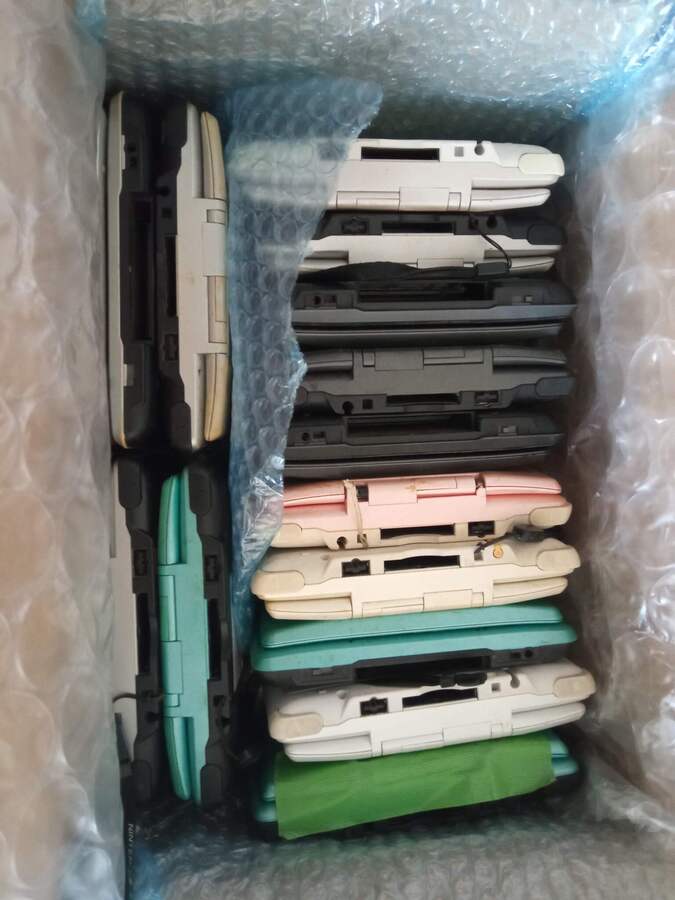 Nintendo DS Lot mit verstecktem Schatz :D