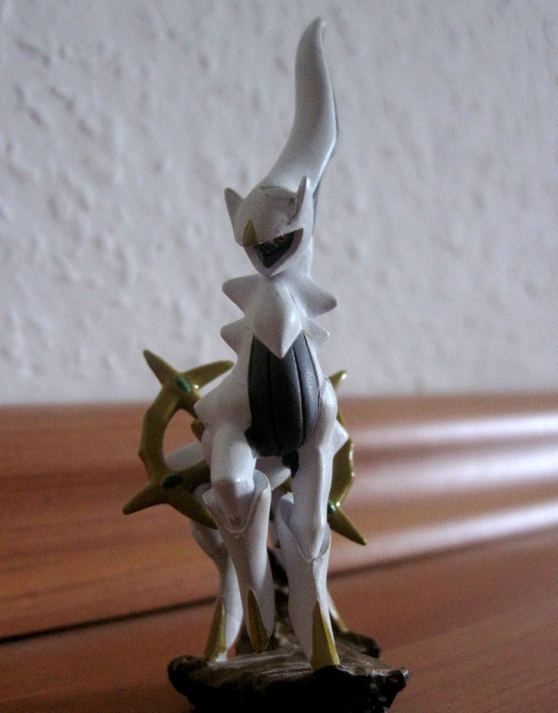 Arceus-Figur aus den Pokemonday 2010