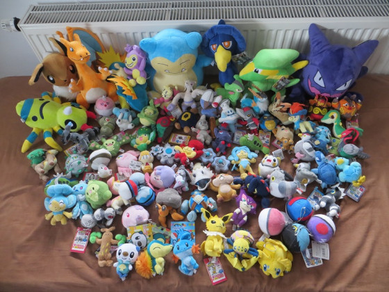 Der Überrest einer Pokémon Plüschtier Sammlung