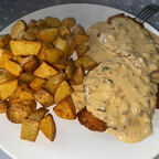 Tunkschnitzel mit selfmade Zwiebel-Jalapeño-Gouda Sauße und heißluftfrittierten Kartoffeln🤤
